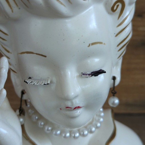 Vintage 6" Lady Head Vase White Dress and Hat Gold Highlights - Picture 11 of 11